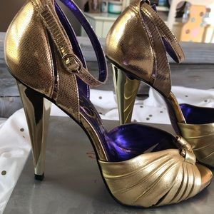 Metallic gold glamorous homecoming heels